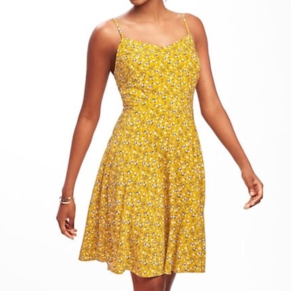 Old Navy Dresses & Skirts - Old Navy yellow sundress ☀️